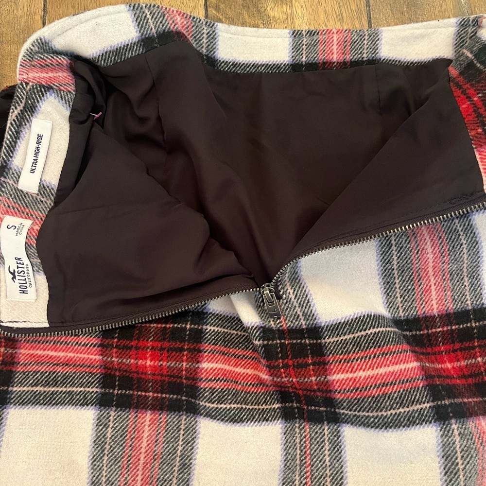Hollister Red and Black Plaid Mini Skirt size Small - Picture 7 of 8